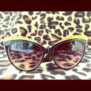Oversized Leopard Print Cat Eye Sunglasses. NWT